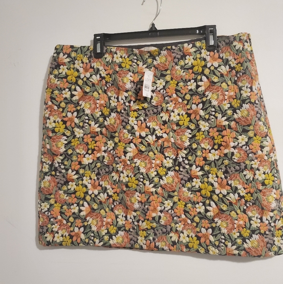 LOFT Dresses & Skirts - Loft plus floral skirt womens size 14 NWT